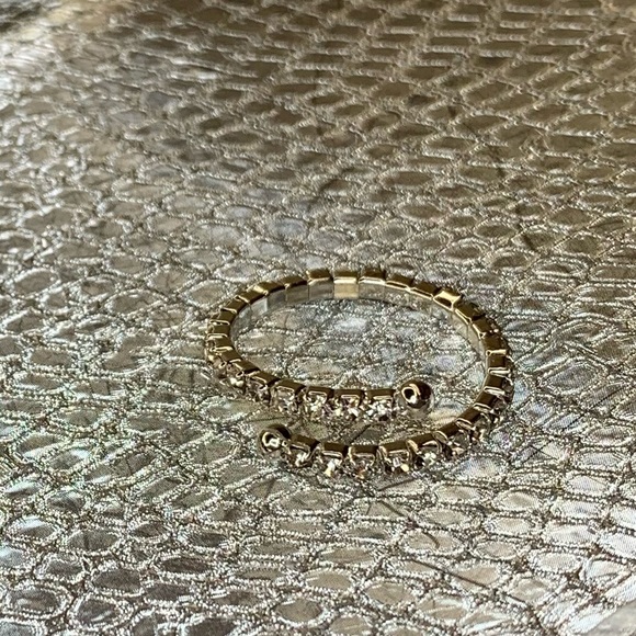 TOE RING Elegant Adjustable Sparkly Clear Crystal Tarnish Free Big Toe Ring NEW - Picture 2 of 2